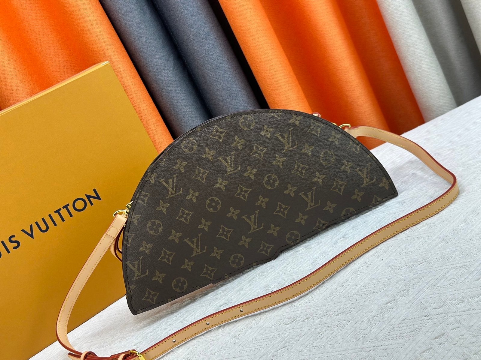 Bolso LV Fan Louis Vuitton - Imagen 4