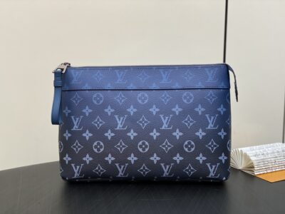 Cartera de mano Pochette Voyage Souple Louis Vuitton