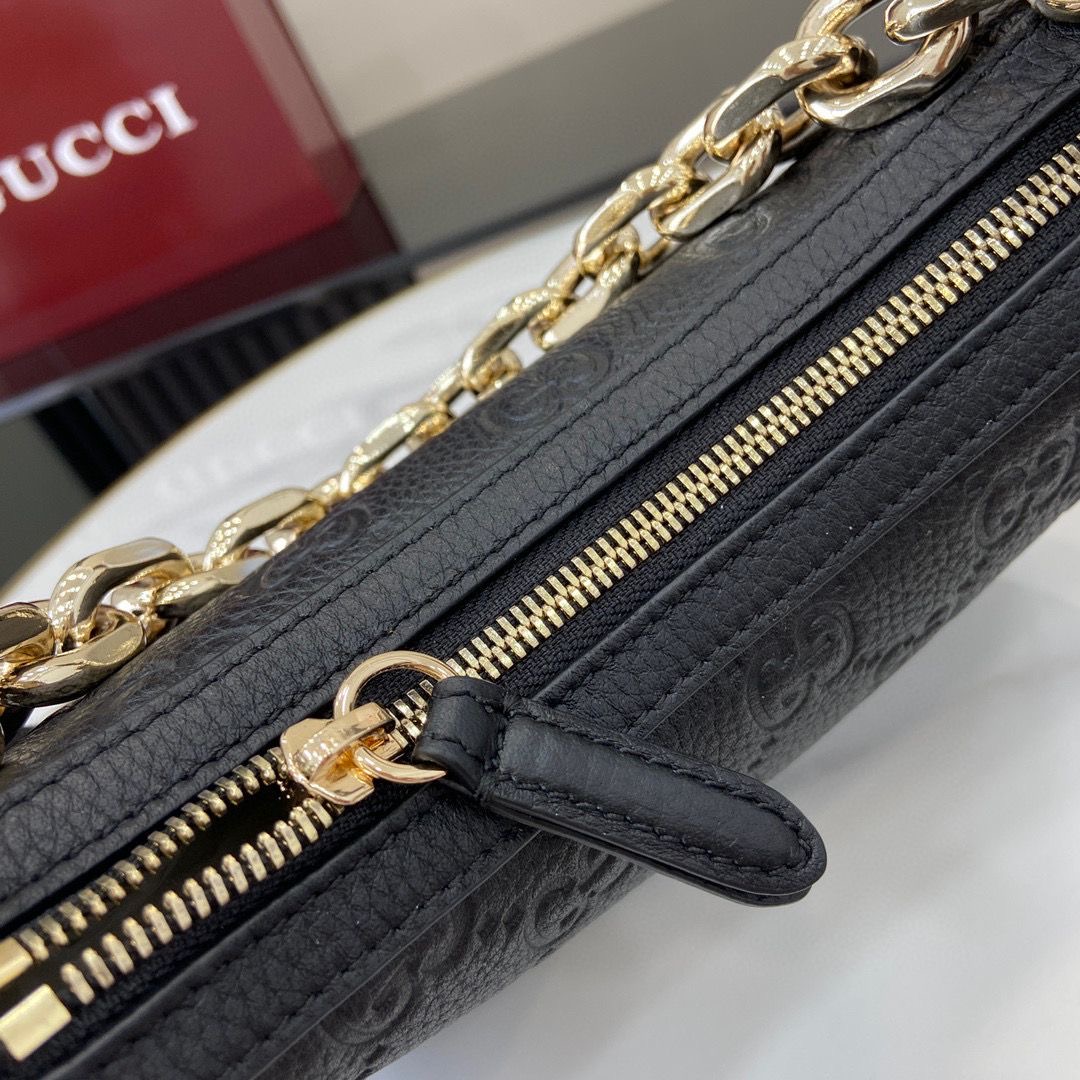 Bolso de hombro GG Emblem pequeño Gucci - Imagen 8
