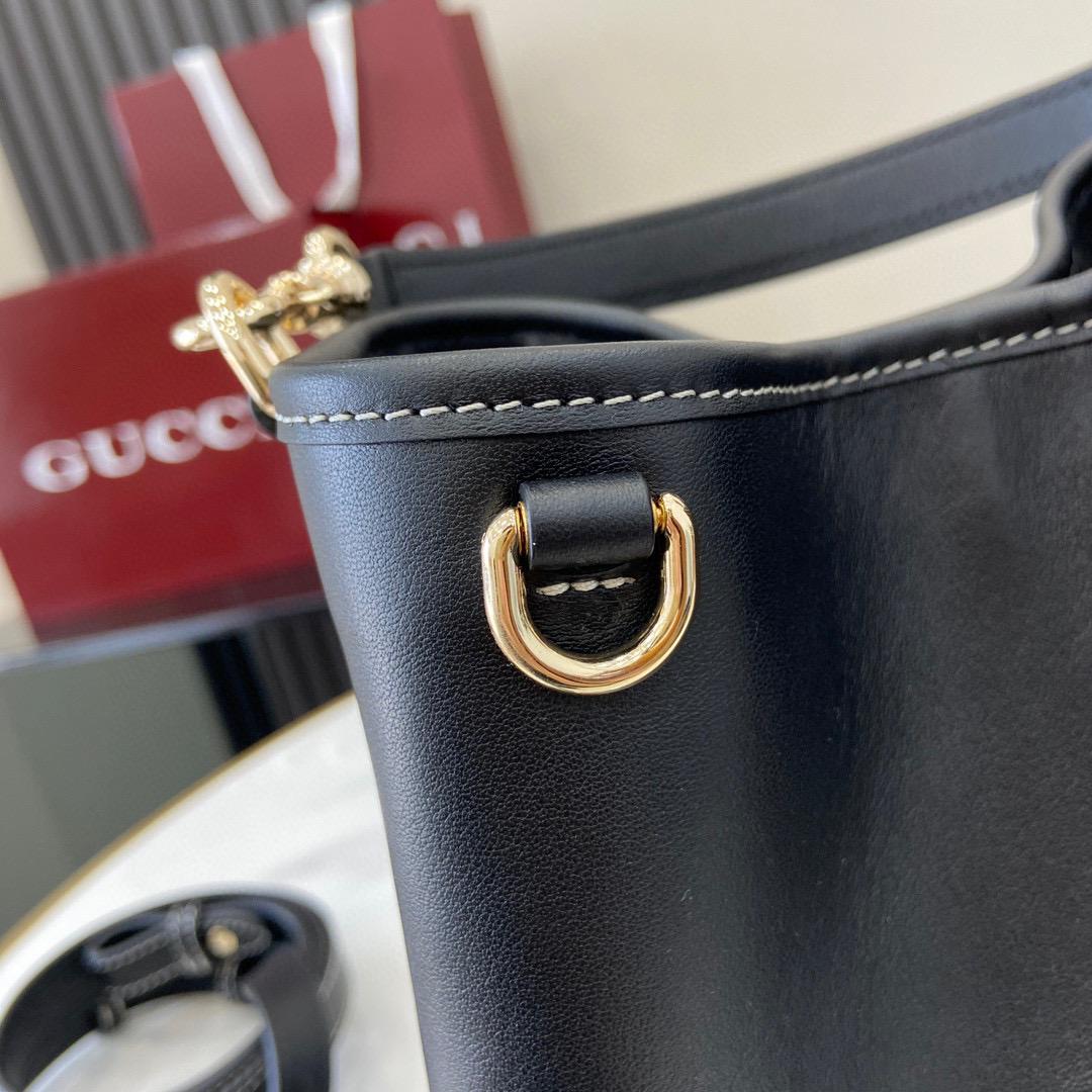 Minibolso bombonera GG Emblem Gucci - Imagen 5