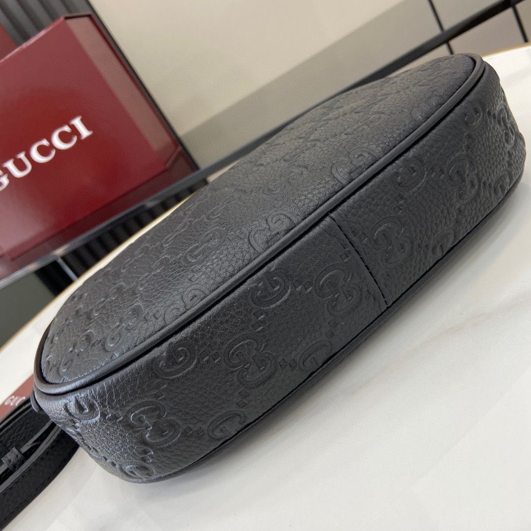 Bolso de hombro GG Emblem pequeño Gucci - Imagen 4