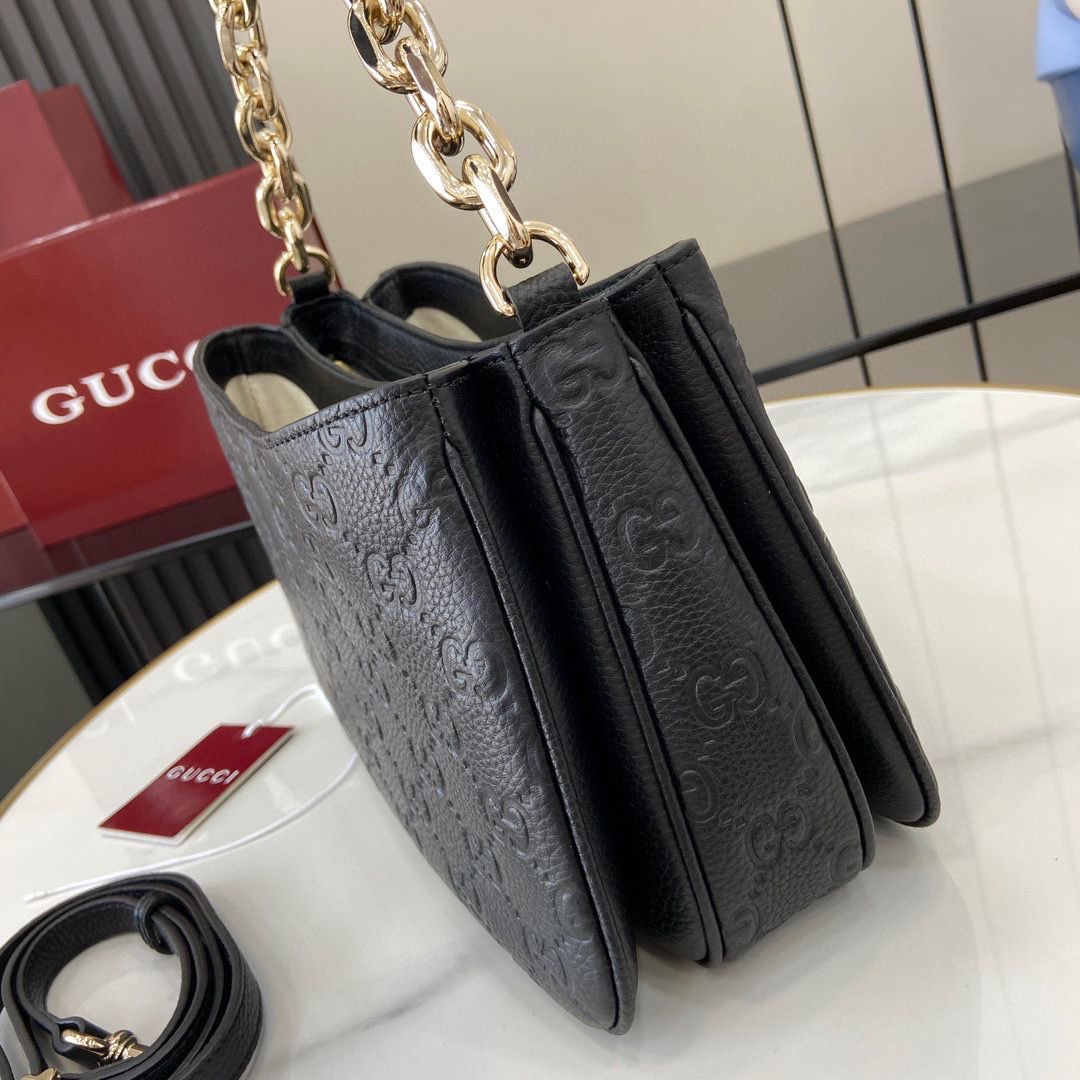 Minibolso de hombro GG Emblem Gucci - Imagen 6