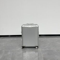 Maleta de cabina Essential RIMOWA