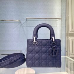 Bolso mediano Lady Dior Ultramatte