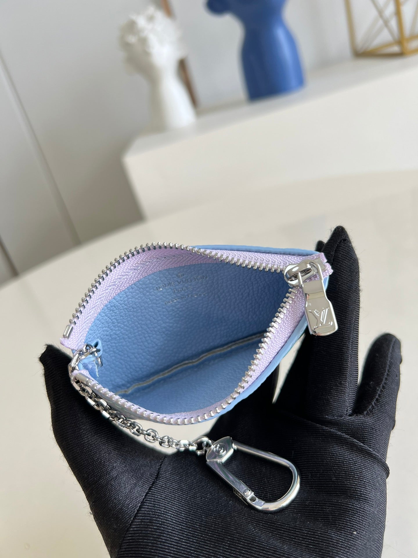 Monedero con llavero Louis Vuitton - Imagen 5