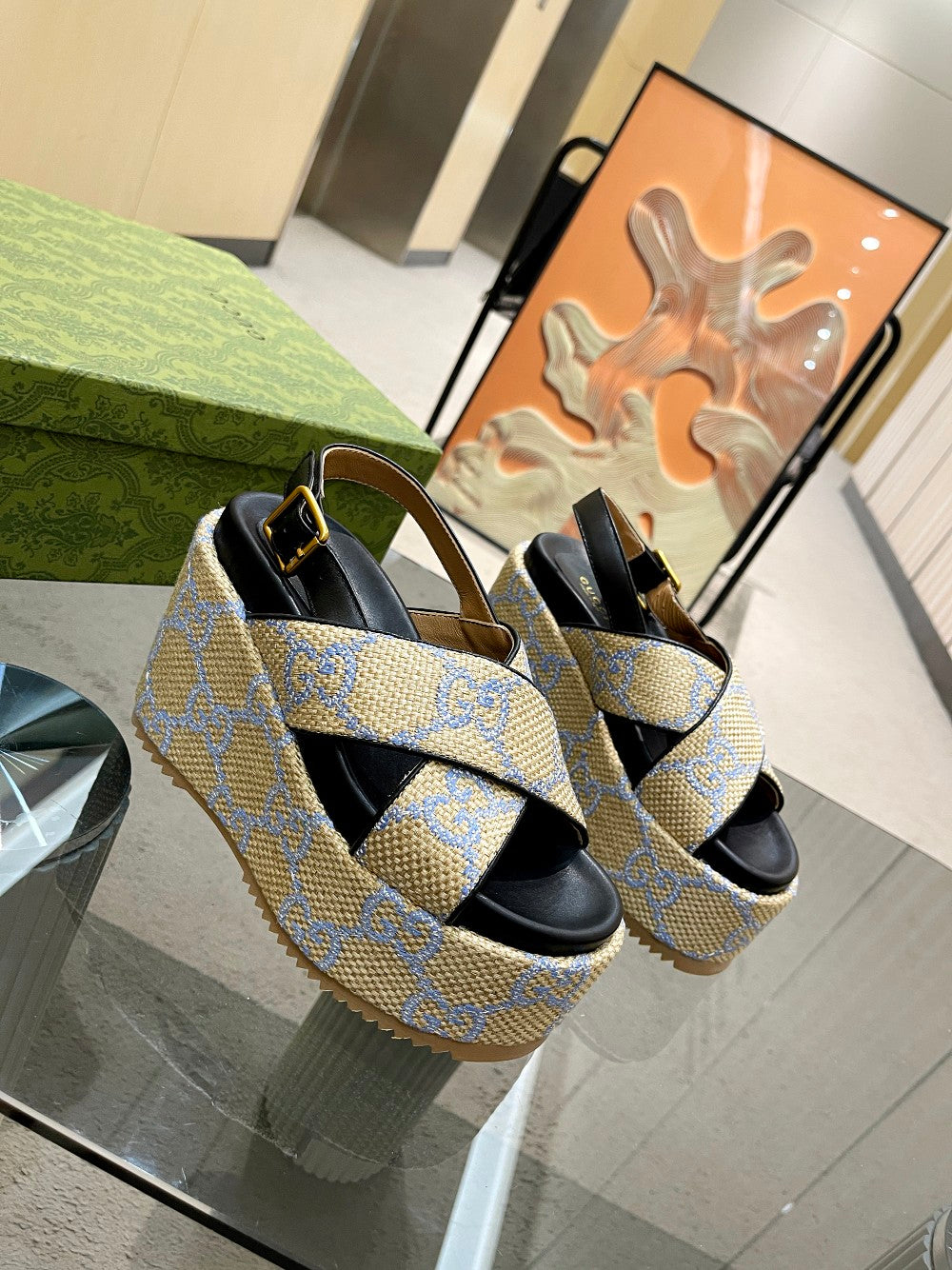 Sandalia con plataforma y GG Gucci
