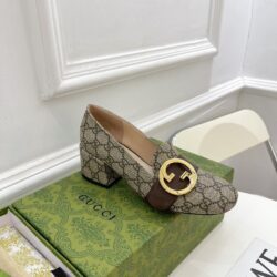 Zapato de salón Gucci Blondie de tacón medio