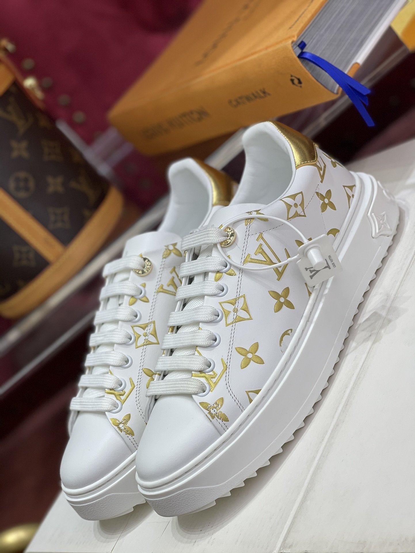 ZAPATILLA DEPORTIVA TIME OUT Louis Vuitton - Imagen 2
