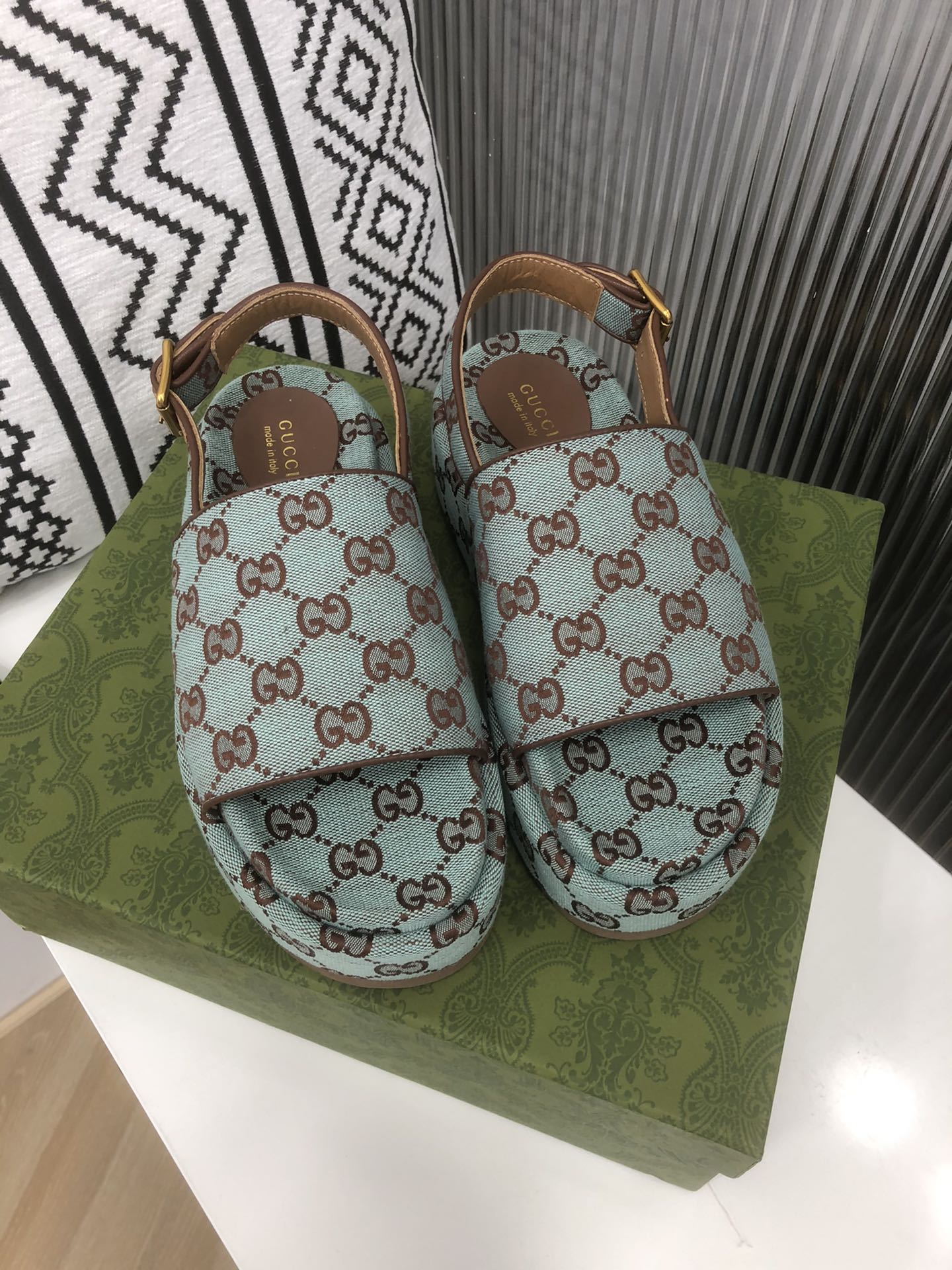 Sandalia con plataforma GG Gucci - Imagen 2