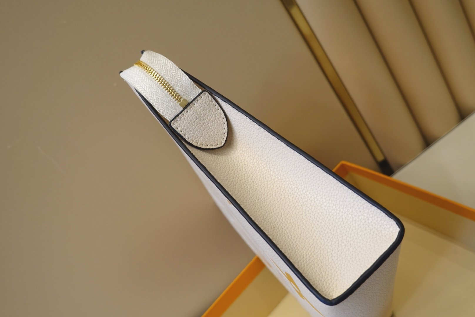 BOLSA DE ASEO 26 Louis Vuitton - Imagen 5