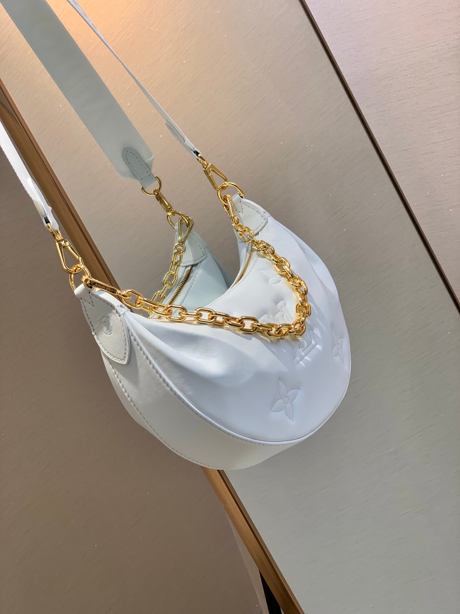 Bolso Over The Moon Louis Vuitton - Imagen 6
