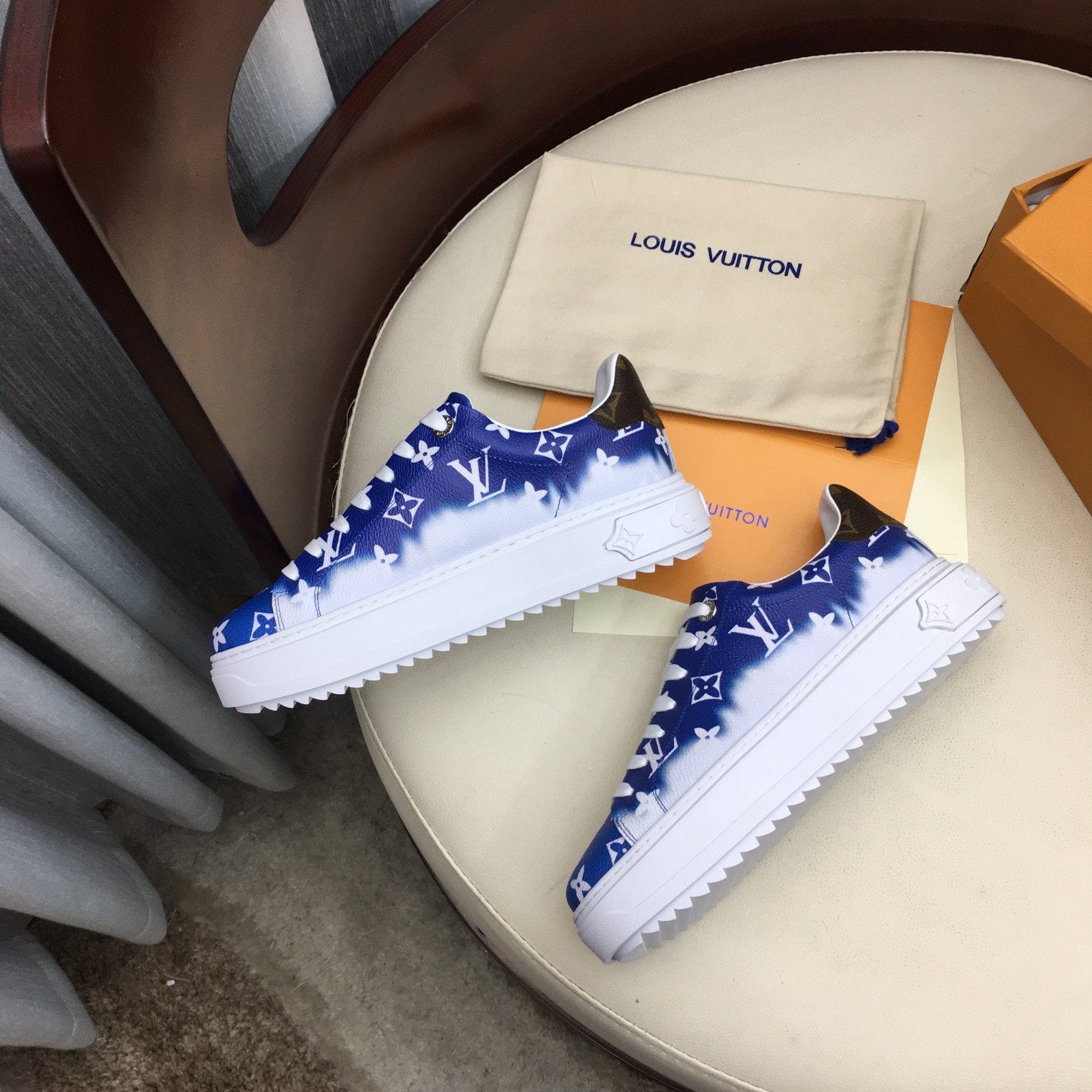 ZAPATILLA DEPORTIVA TIME OUT Louis Vuitton - Imagen 5