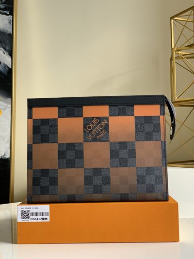 CARTERA DE MANO VOYAGE MM Louis Vuitton - KJ PLUS