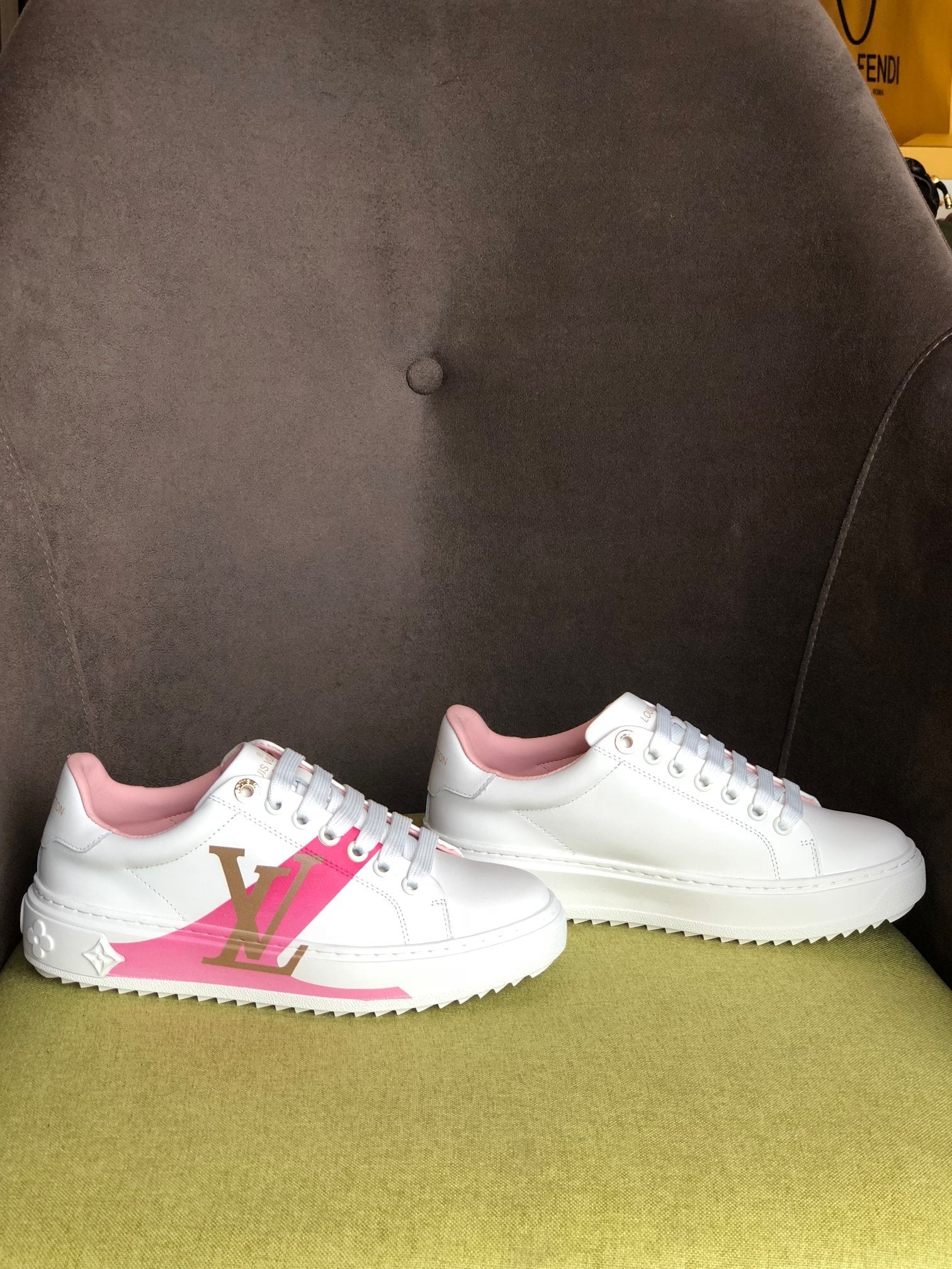 ZAPATILLA DEPORTIVA TIME OUT Louis Vuitton - Imagen 2