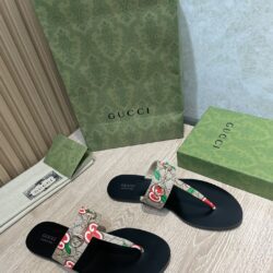 Chancla con Horsebit Gucci