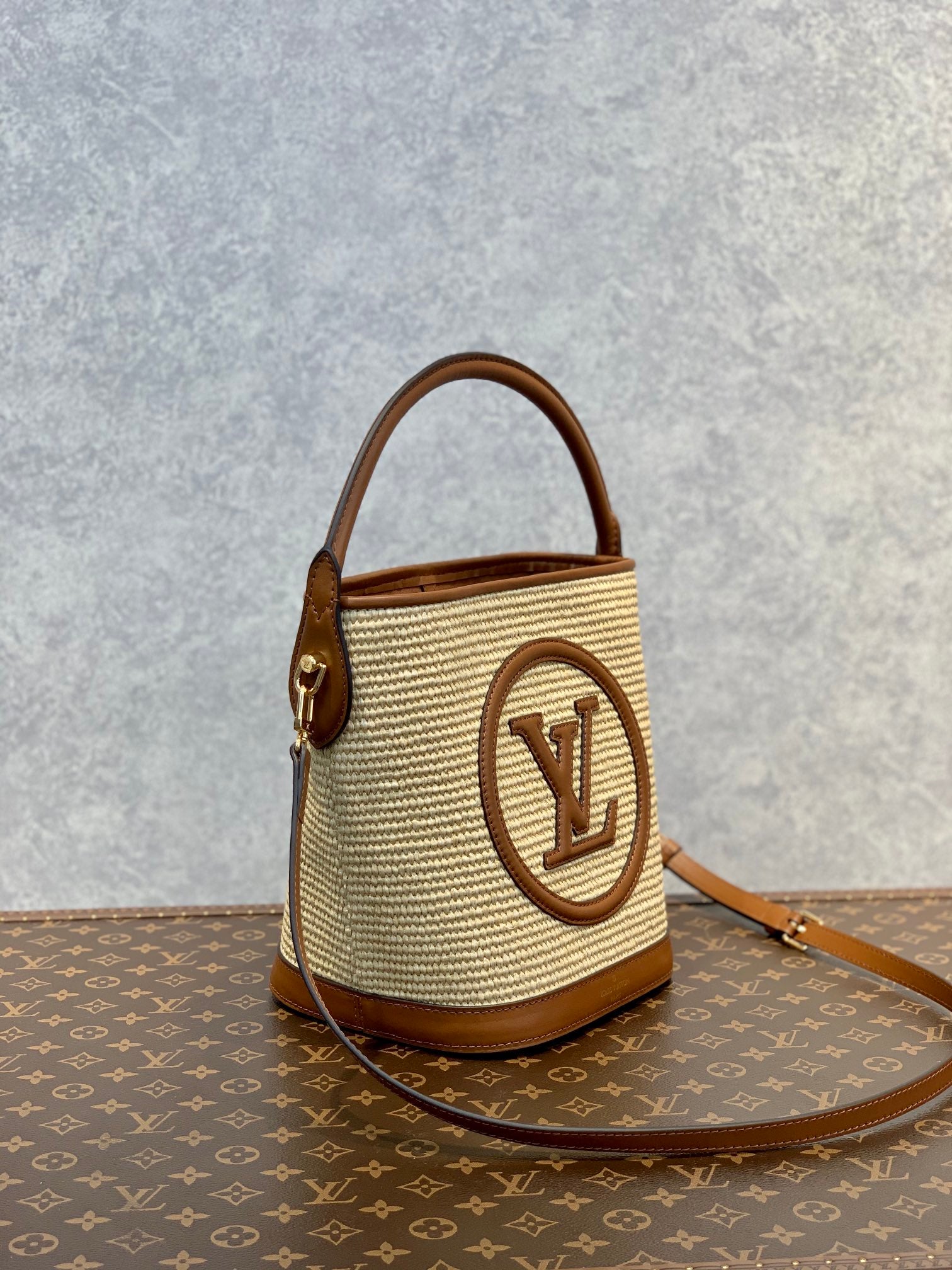 Bolso Petit Bucket Louis Vuitton - Imagen 3