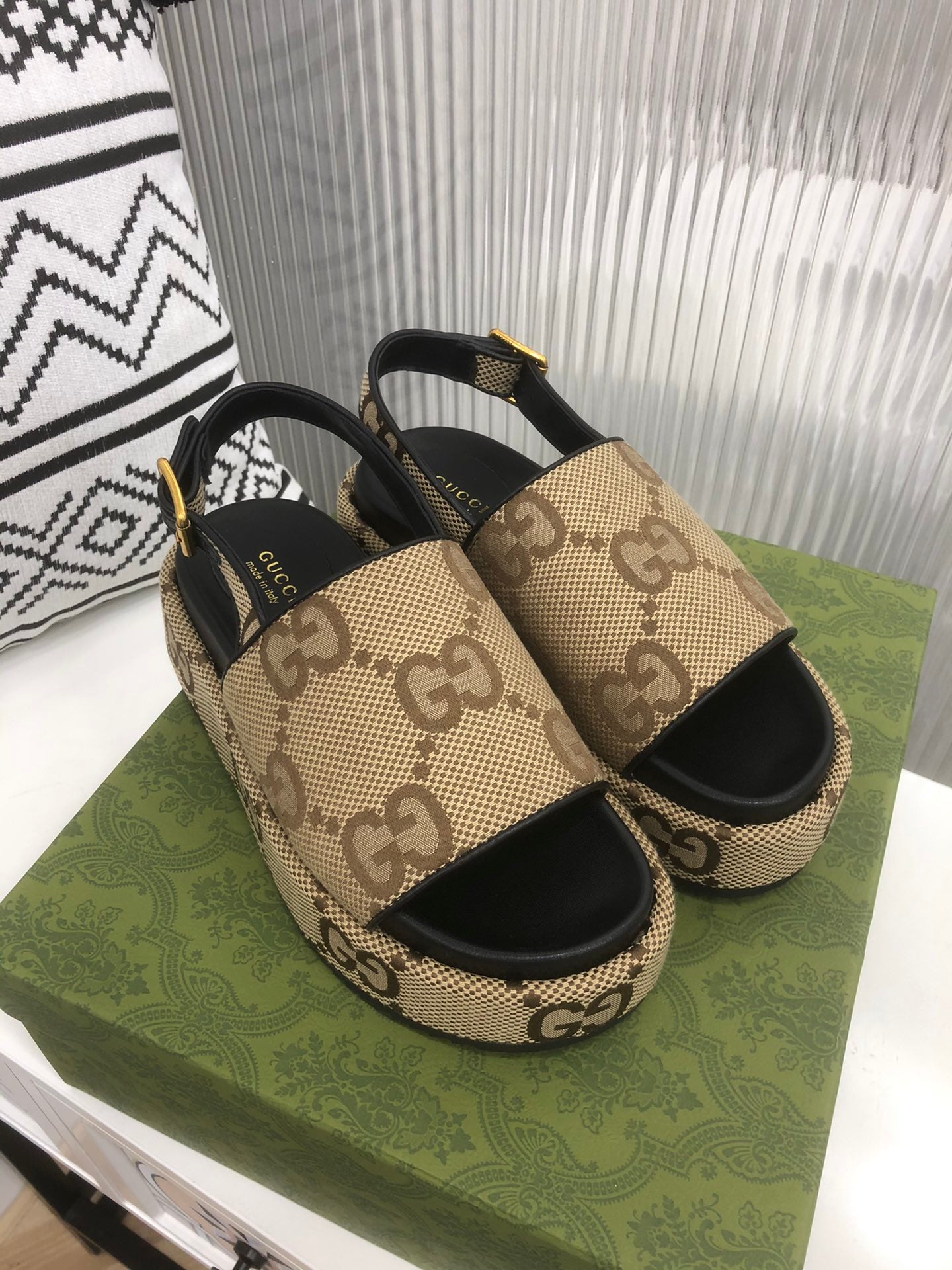 Sandalia con plataforma GG Gucci - Imagen 2