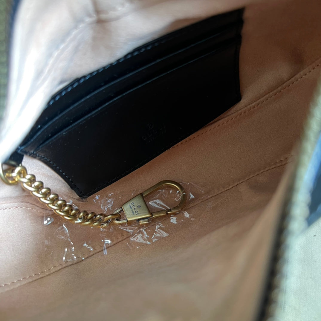 Minibolso con forma de media luna GG Marmont GUCCI - Imagen 9