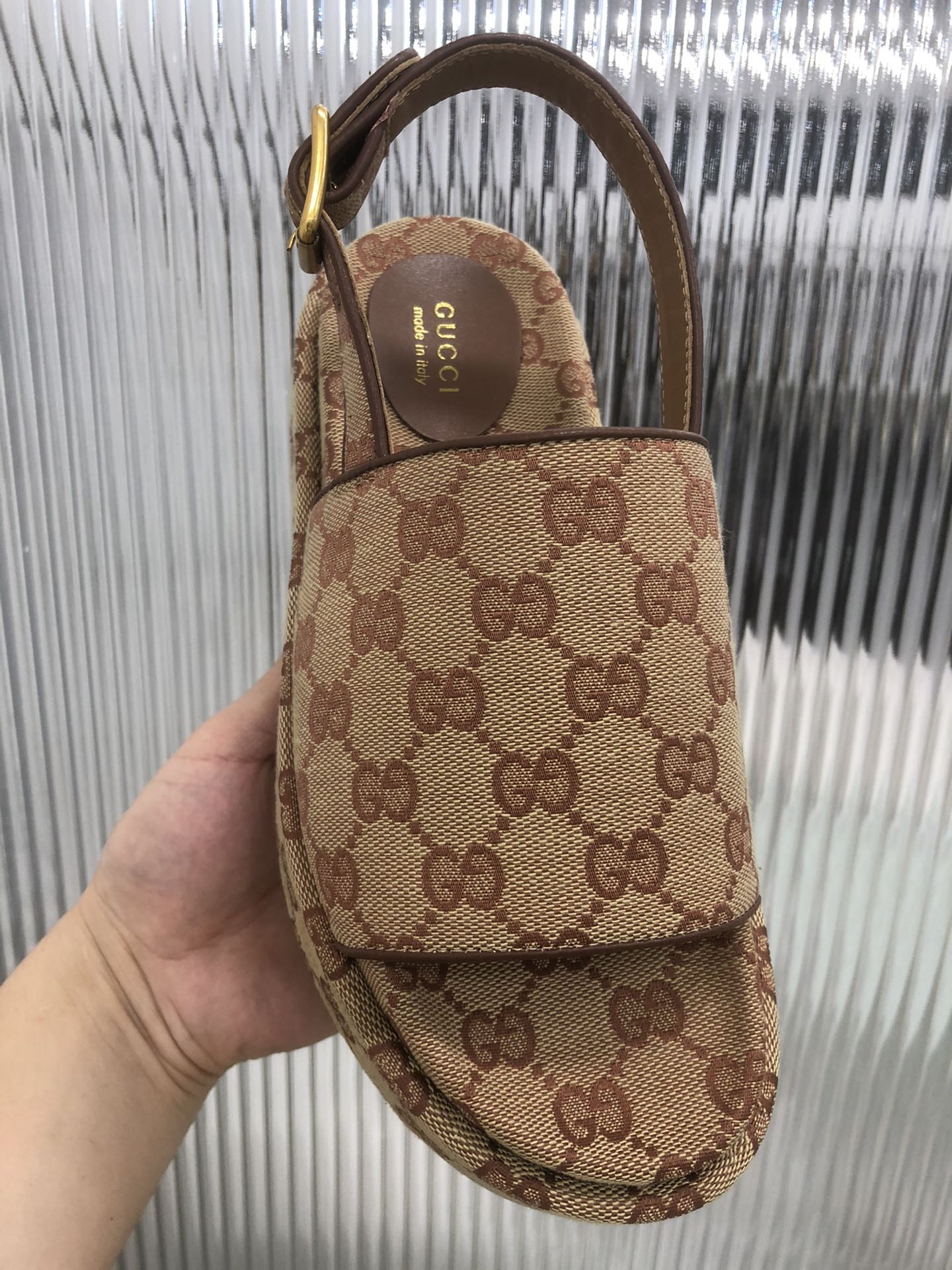 Sandalia con plataforma GG Gucci - Imagen 6
