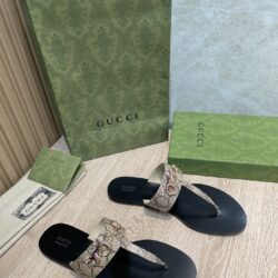 Chancla con Horsebit Gucci