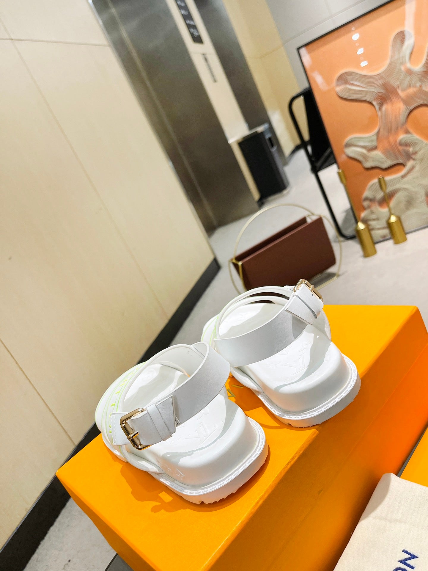 Sandalias Planas Louis Vuitton - Imagen 8