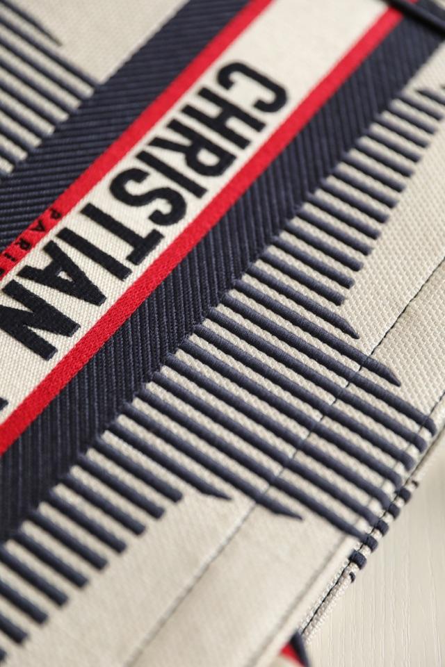 DIOR BOOK TOTE PEQUEÑO DIORALPS - Imagen 7