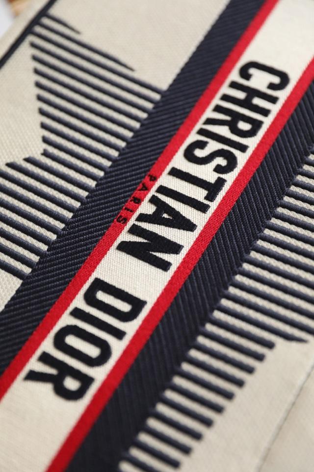 DIOR BOOK TOTE PEQUEÑO DIORALPS - Imagen 8