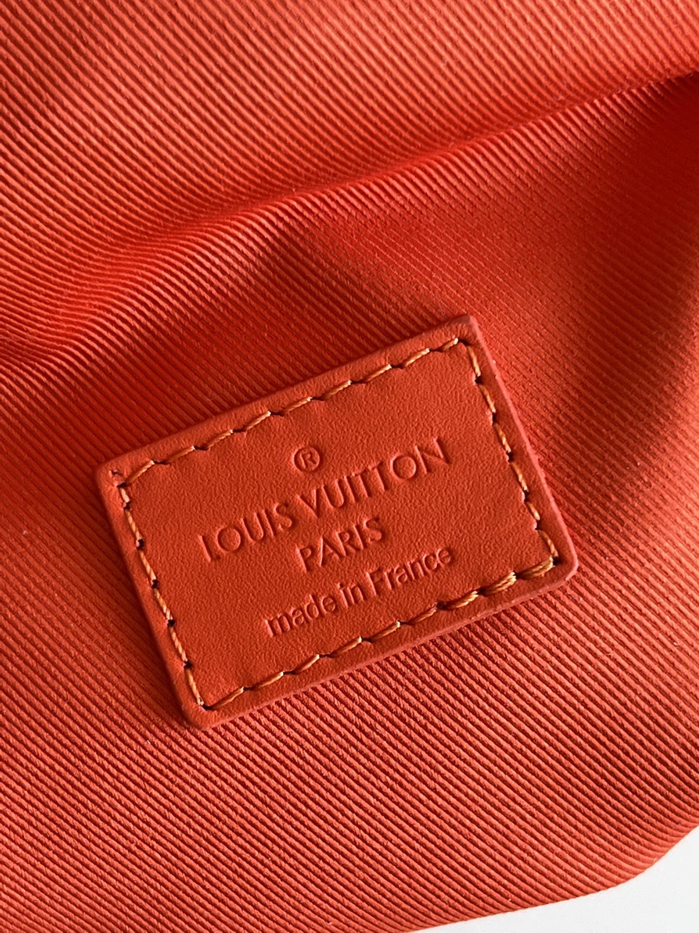 Cartera S-Lock Vertical con bandolera Louis Vuitton - Imagen 9