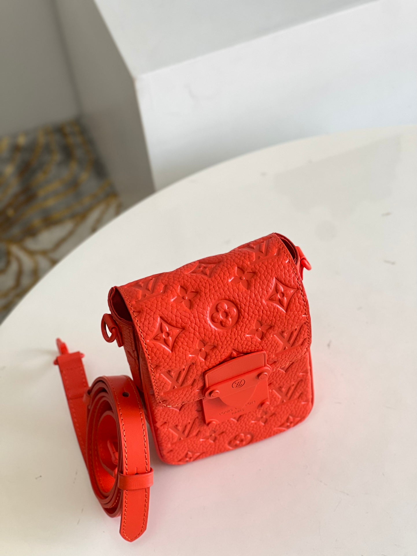 Cartera S-Lock Vertical con bandolera Louis Vuitton - Imagen 4