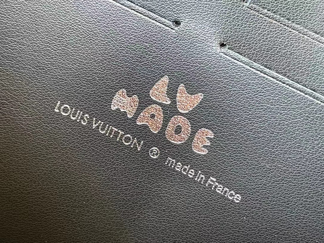 CARTERA DE MANO POCHETTE VOYAGE MM Louis Vuitton - Imagen 8