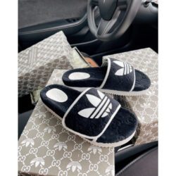 Sandalia con plataforma adidas x Gucci con GG