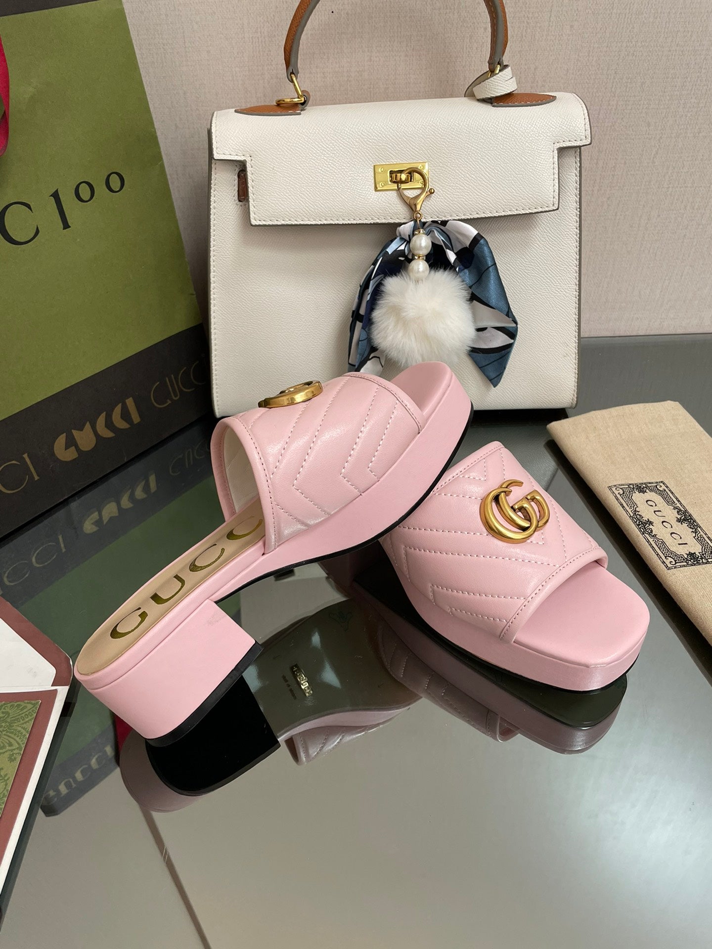 Sandalia tipo chancla con GG Gucci - Imagen 7