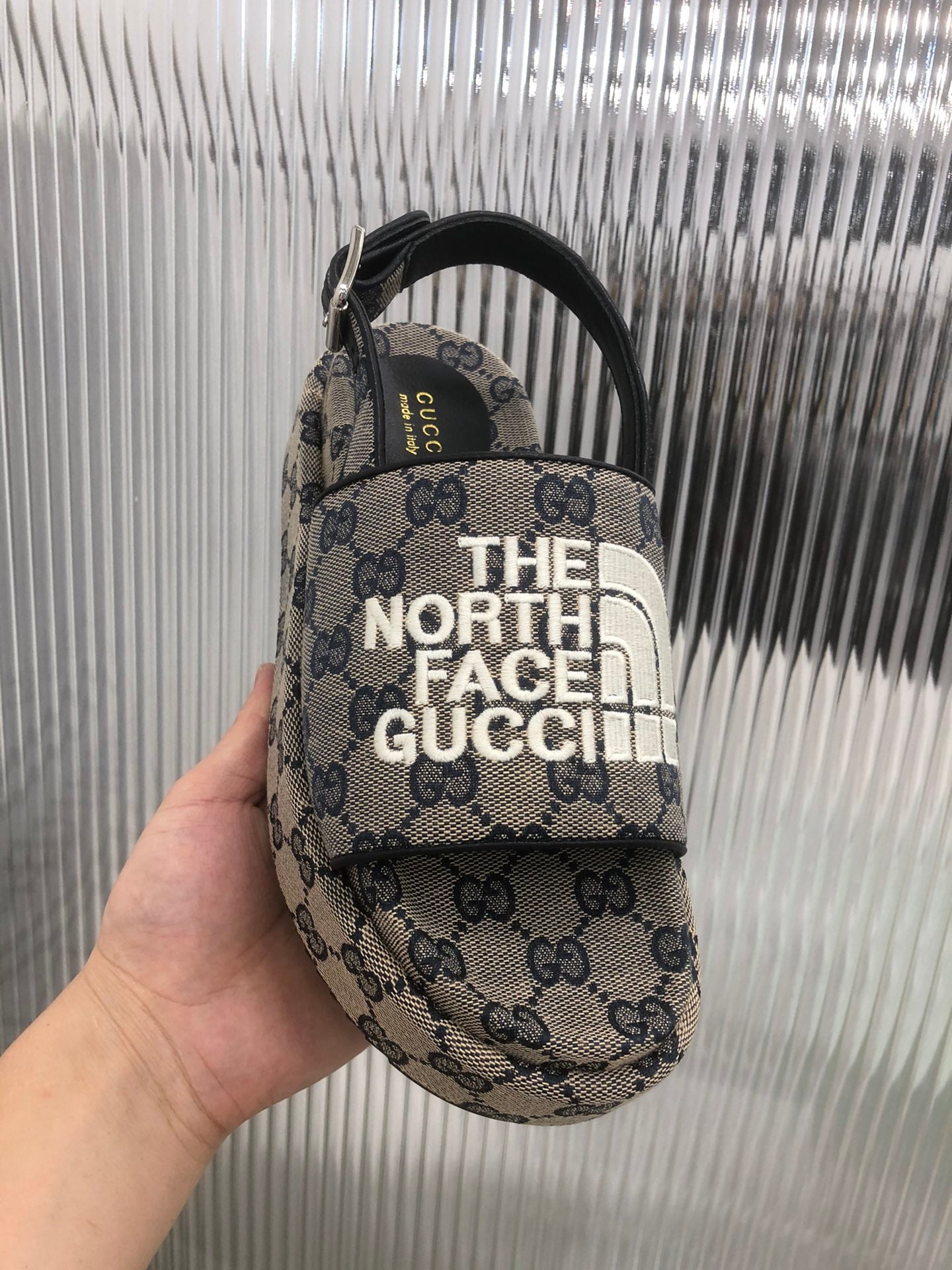 Sandalia con plataforma GG Gucci - Imagen 6
