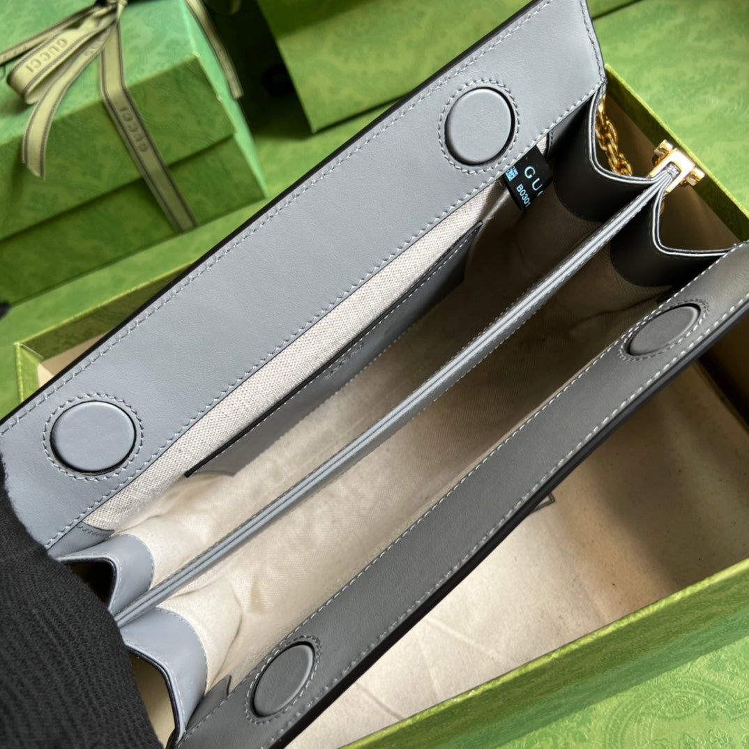 Bolso de hombro en piel matelassé con GG Gucci - Imagen 8