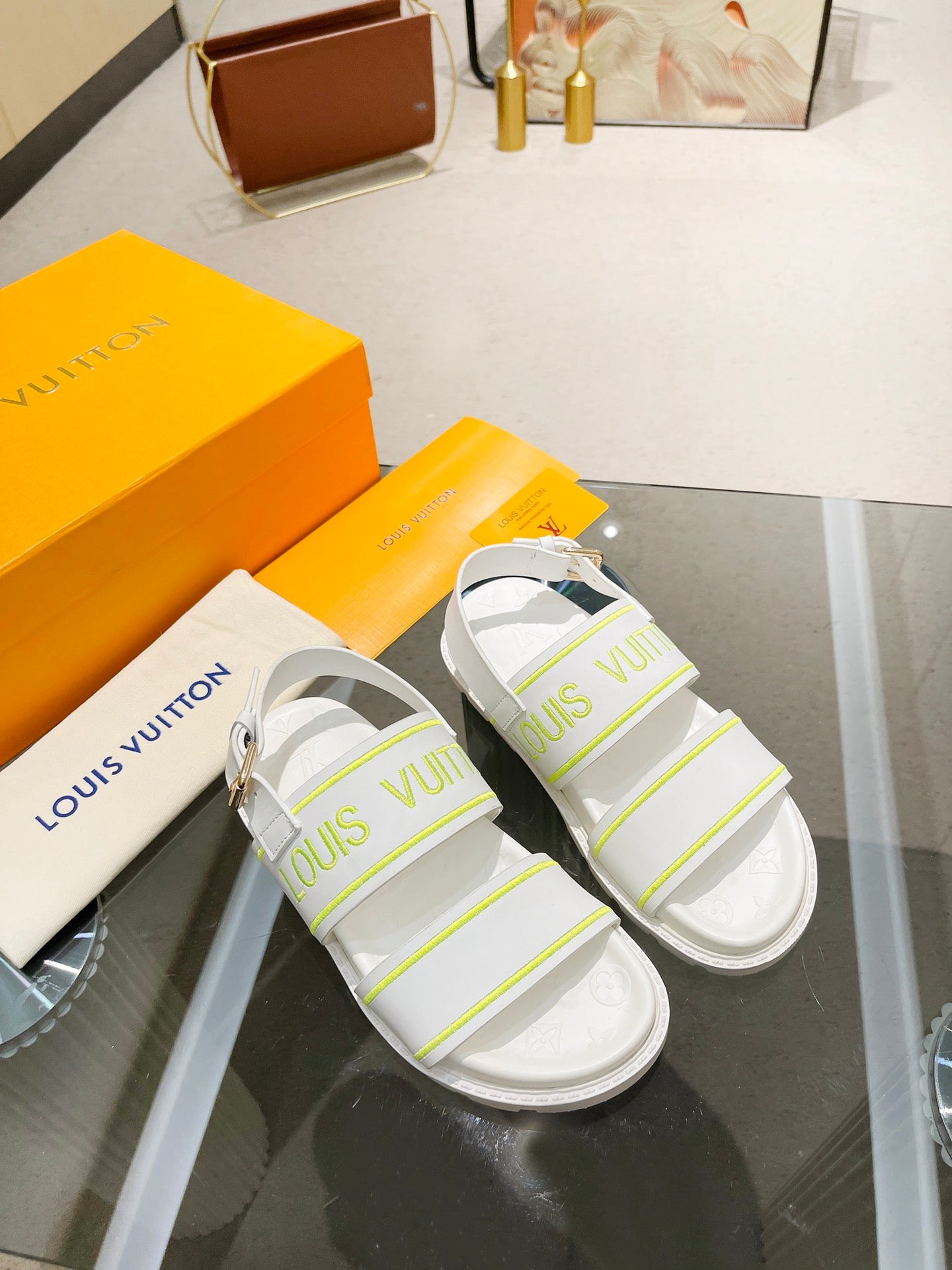 Sandalias Planas Louis Vuitton - Imagen 5