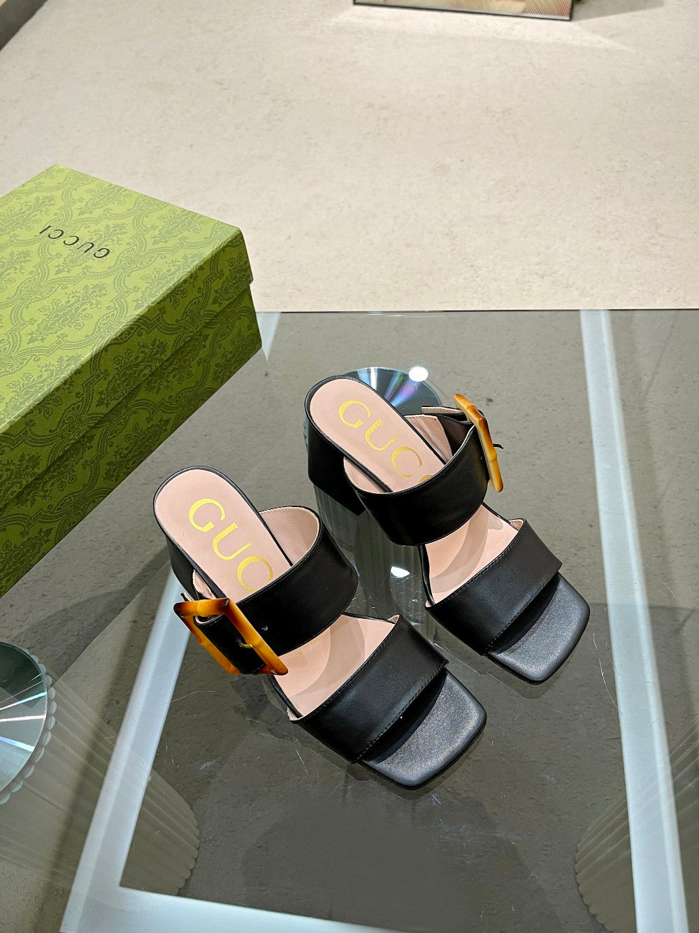 Sandalia con hebilla de bambĂș GUCCI - Imagen 2