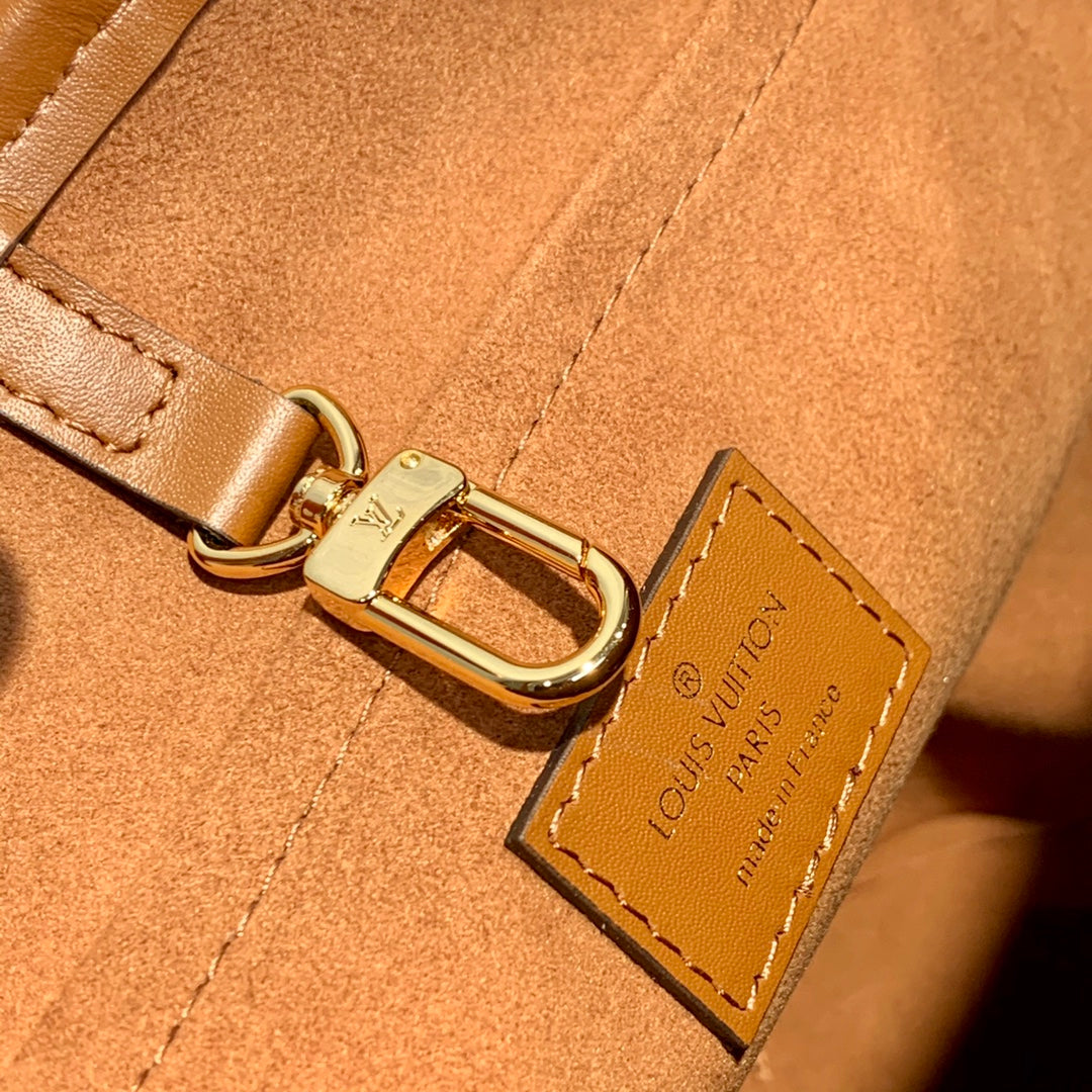 Bolso Petit Bucket Louis Vuitton - Imagen 9