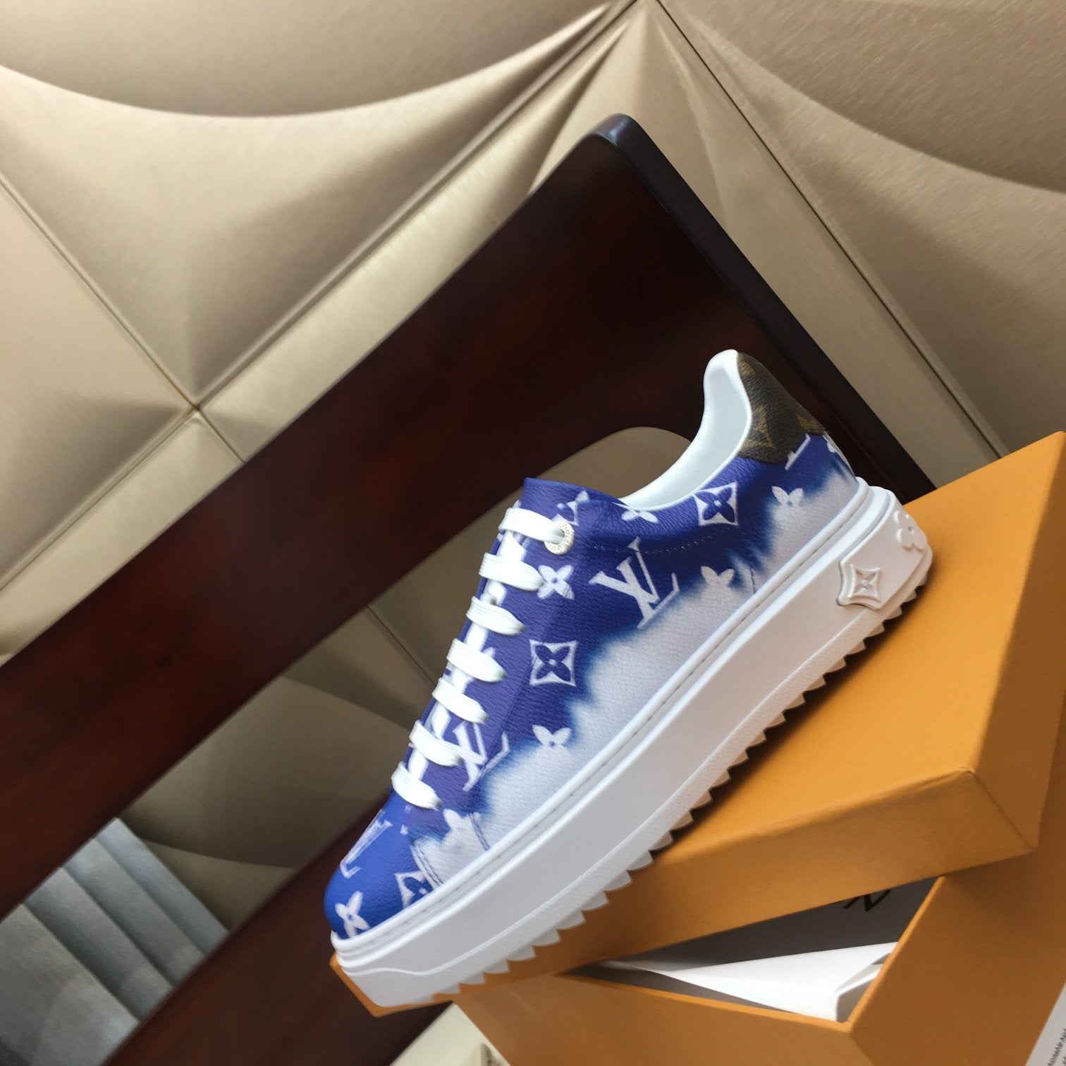 ZAPATILLA DEPORTIVA TIME OUT Louis Vuitton - Imagen 6