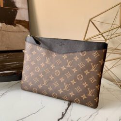DAILY POUCH Louis Vuitton