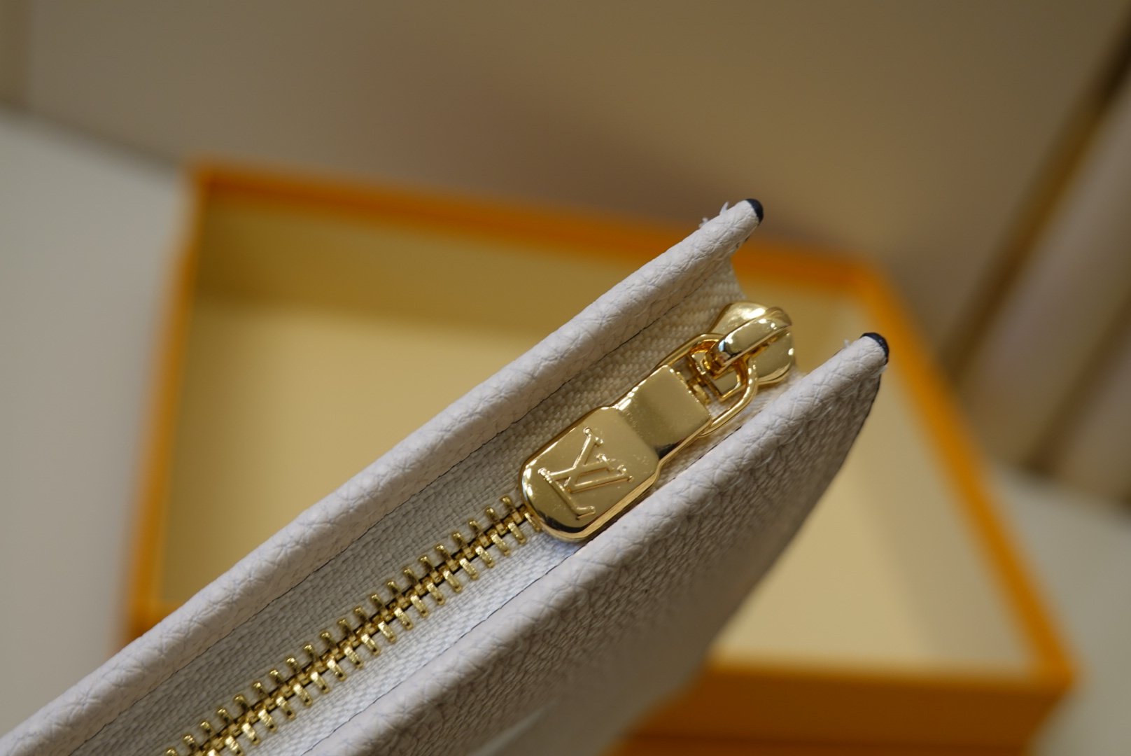 BOLSA DE ASEO 26 Louis Vuitton - Imagen 7