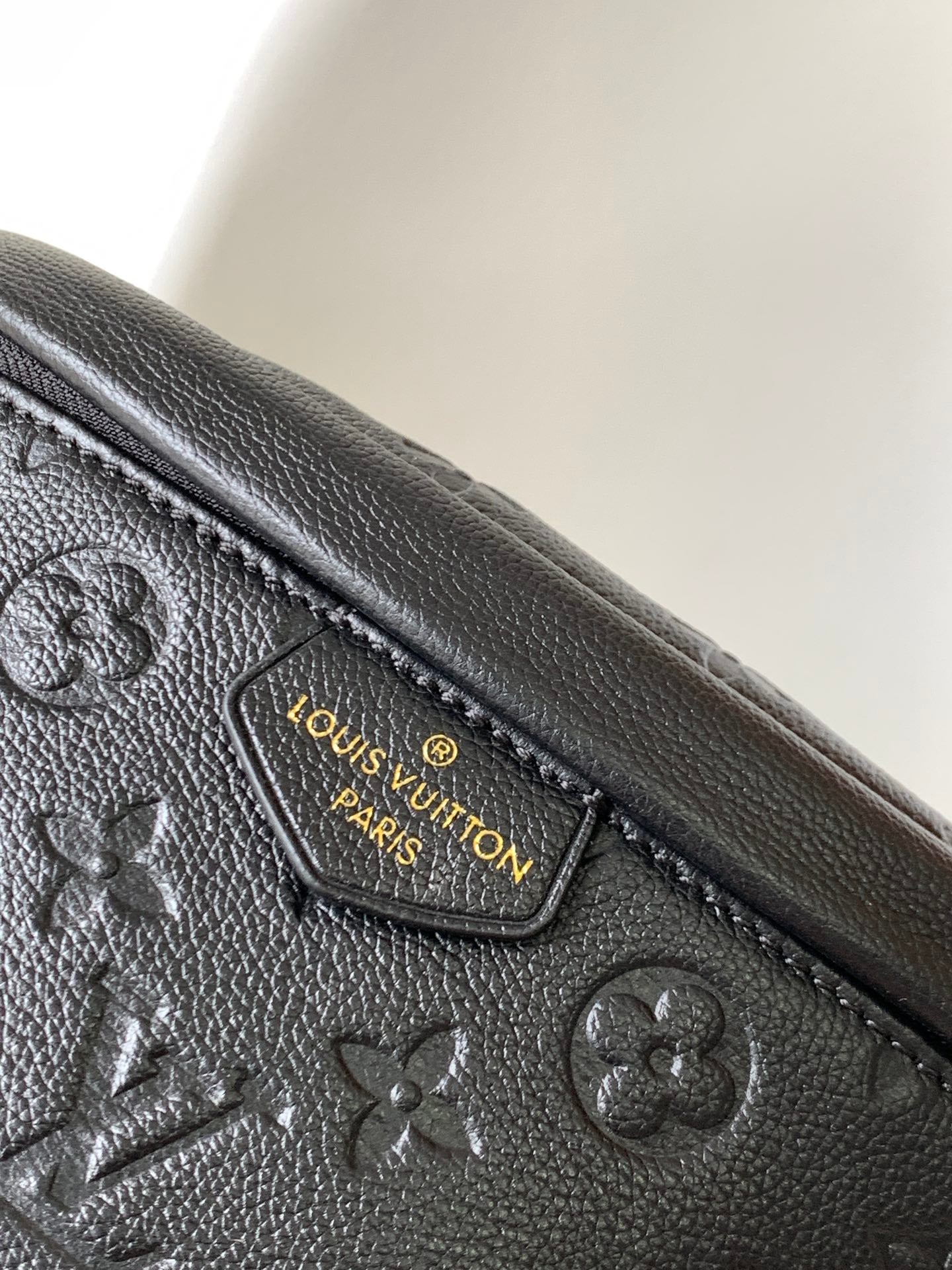RIÑONERA Louis Vuitton - Imagen 2
