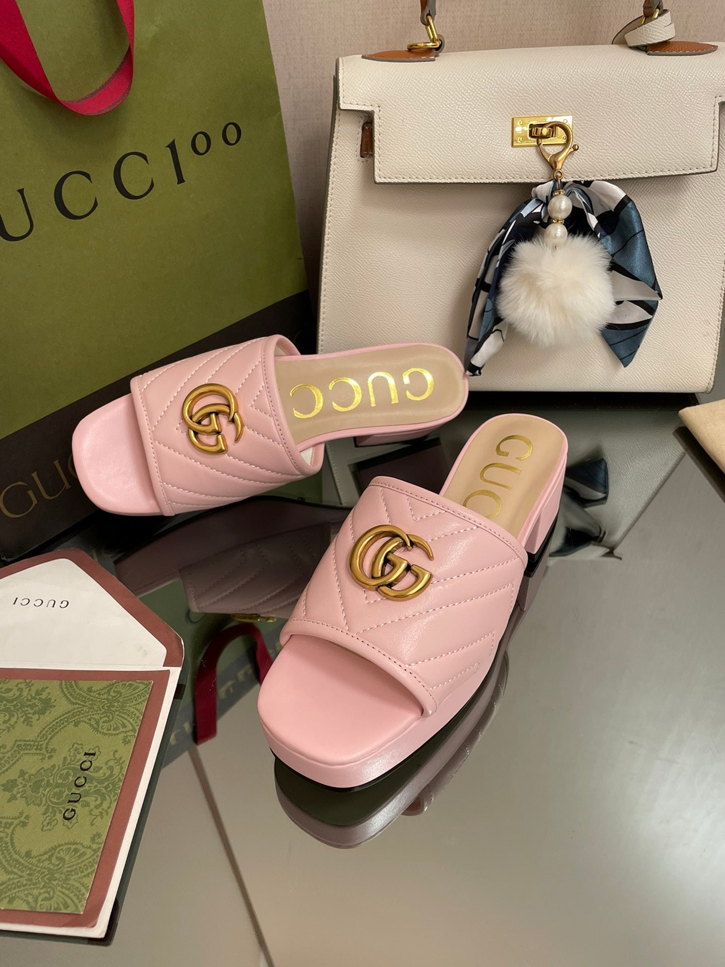 Sandalia tipo chancla con GG Gucci - Imagen 4