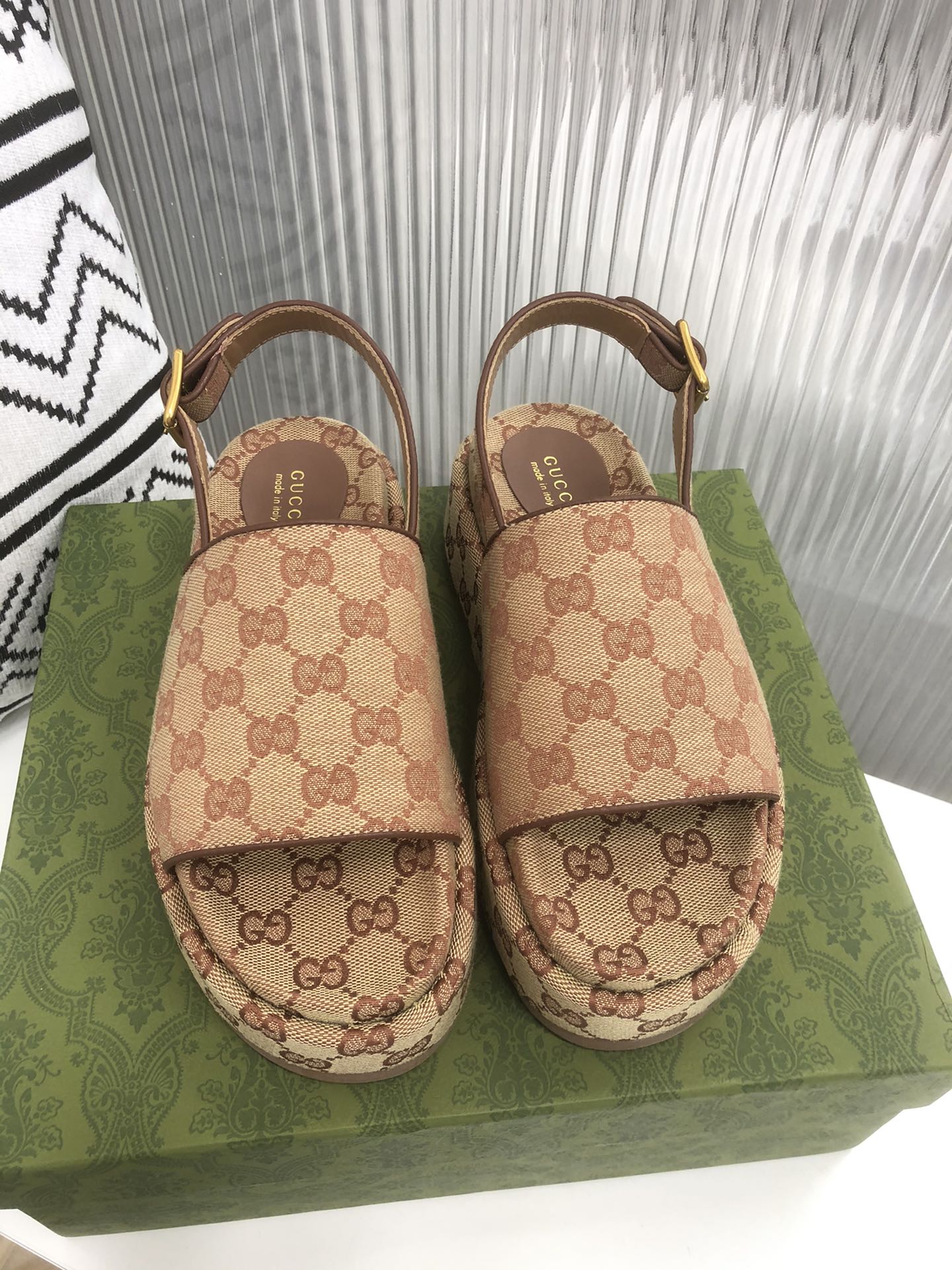 Sandalia con plataforma GG Gucci - Imagen 2