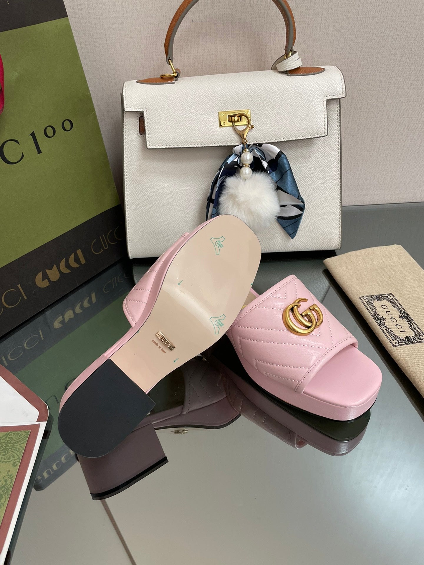 Sandalia tipo chancla con GG Gucci - Imagen 9