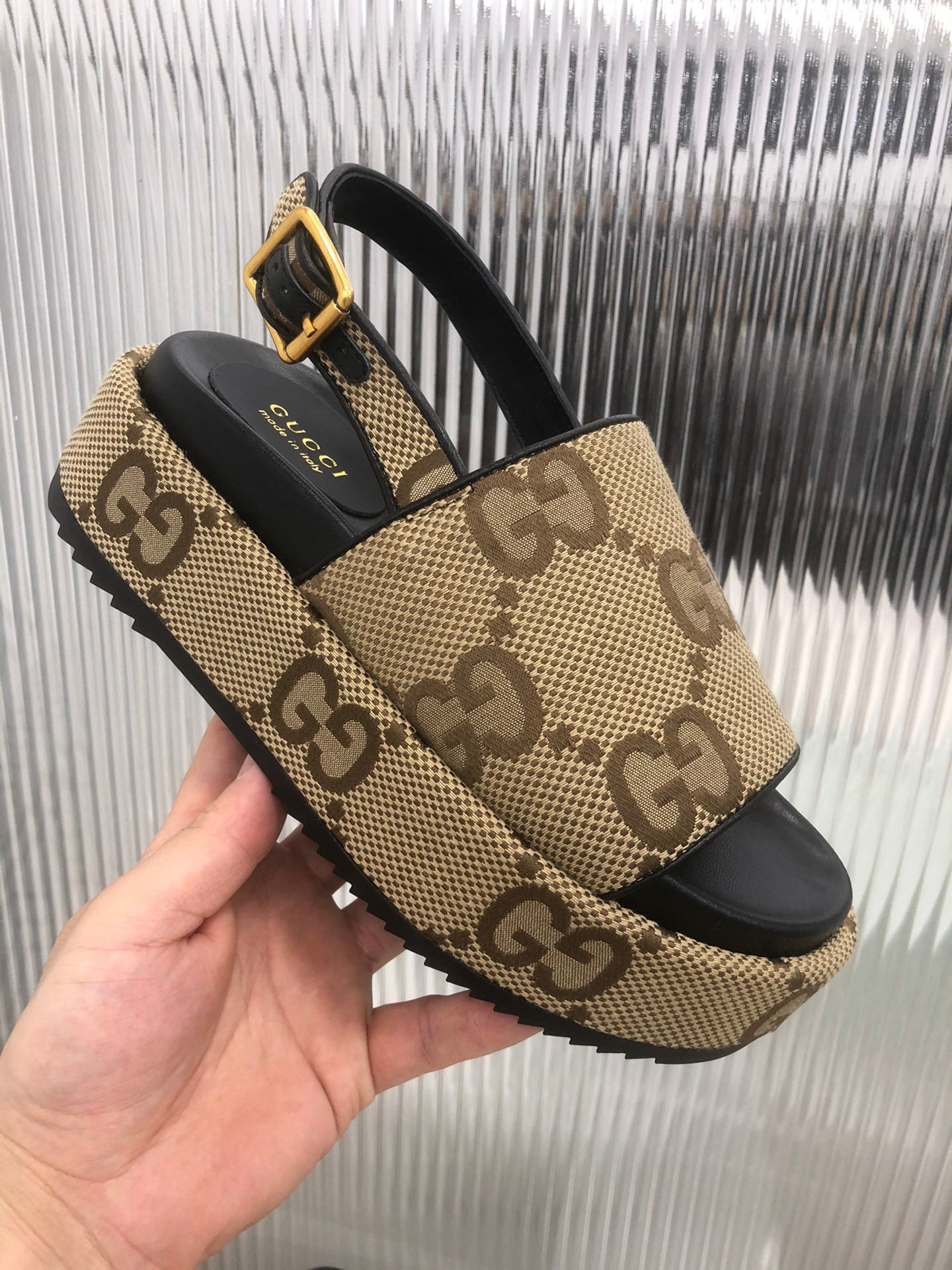 Sandalia con plataforma GG Gucci - Imagen 3