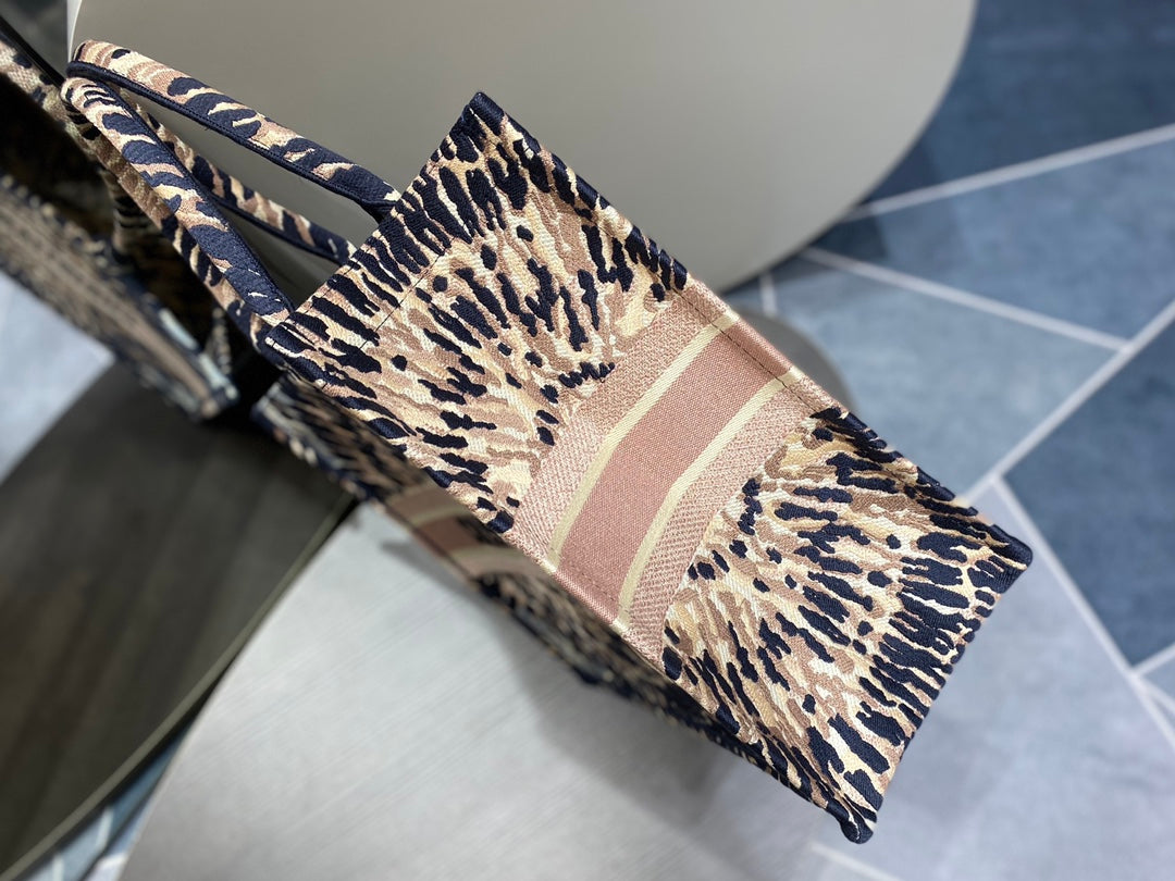 DIOR BOOK TOTE - Imagen 5