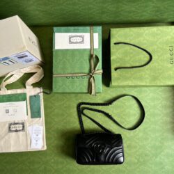 Minibolso GG Marmont de matelassé Gucci