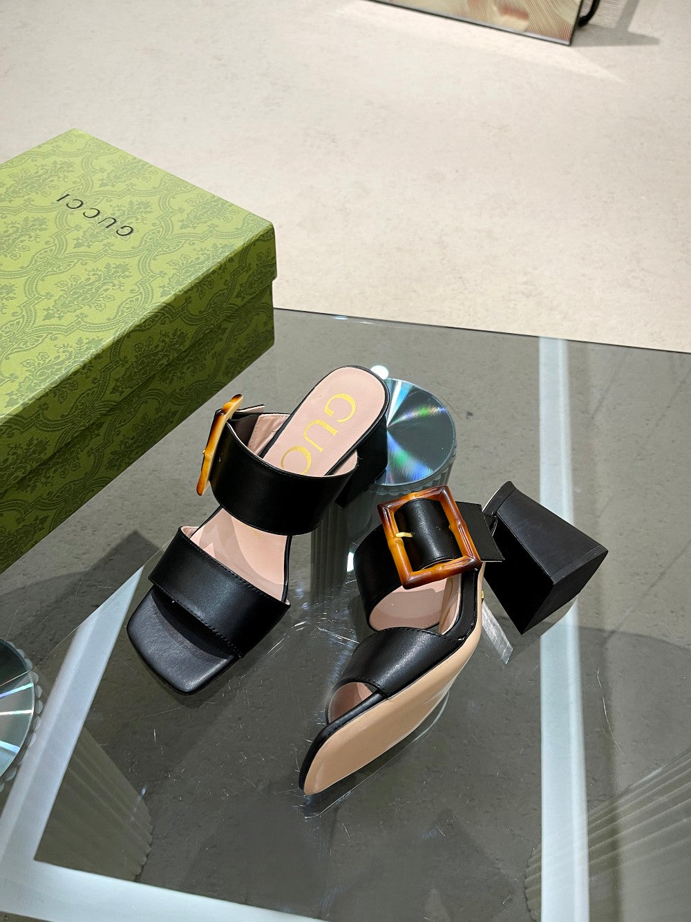 Sandalia con hebilla de bambĂș GUCCI - Imagen 4