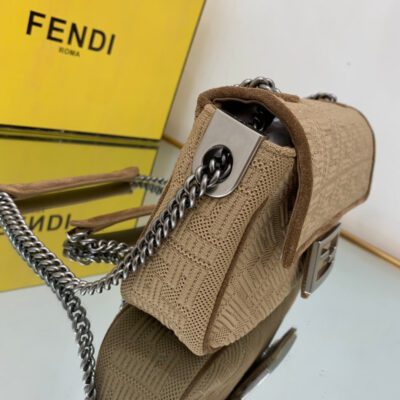 Bolso Fendi Baguette Chain Midi - Imagen 8