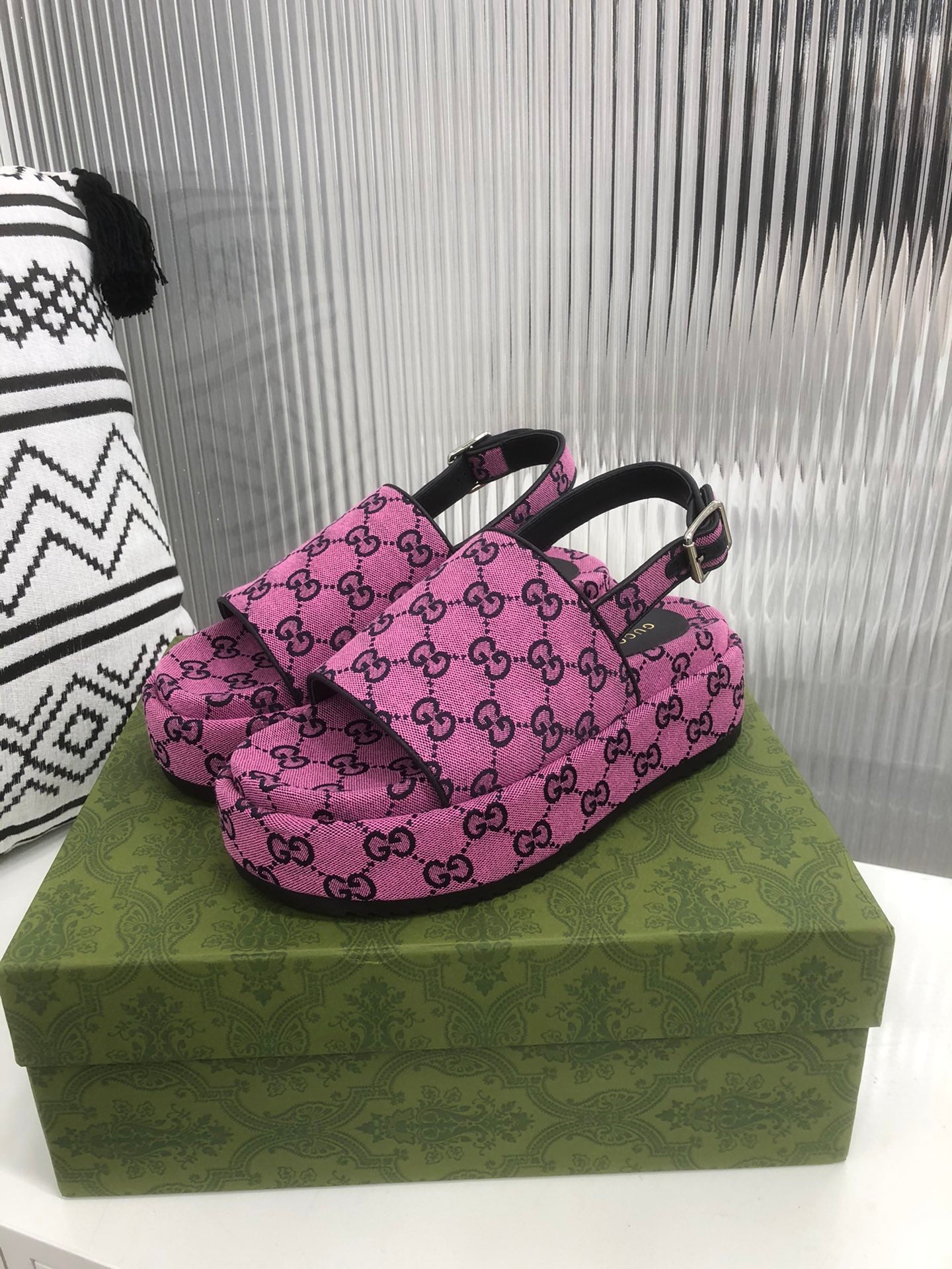 Sandalia con plataforma GG Gucci - Imagen 2